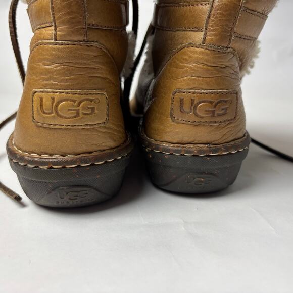 UGG Caspia 1932 Boots 9 Sheepskin Leather Laceup Cozycore Hygge Short Ankle Warm - Picture 4 of 12